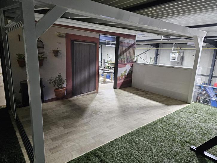 Aluminium overkapping met gelaagd glas en onderdakzonwering, Tuin en Terras, Overkappingen, Nieuw, Veranda, Ophalen