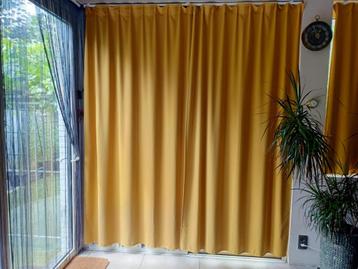  verduisterende gordijnen beige-geel incl haken € 10/stuk beschikbaar voor biedingen