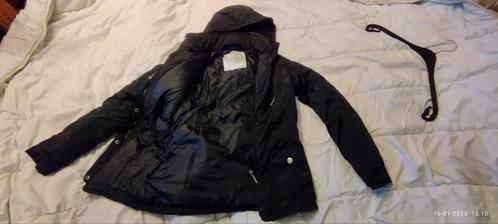 Jas maat S met kap, nooit gedragen. Dikke winterjas, Kinderen en Baby's, Kinderkleding | Maat 176, Zo goed als nieuw, Jas, Ophalen of Verzenden