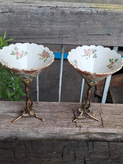 2 Art Nouveau porseleinen vazen met koperen frame

., Antiek en Kunst, Antiek | Vazen