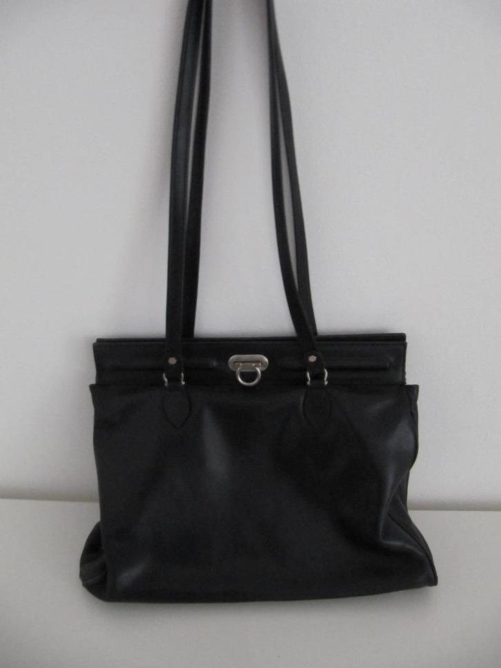 grote zwarte lederen schouderhandtas, dameshandtas, handtas, Handtassen en Accessoires, Tassen | Damestassen, Zo goed als nieuw