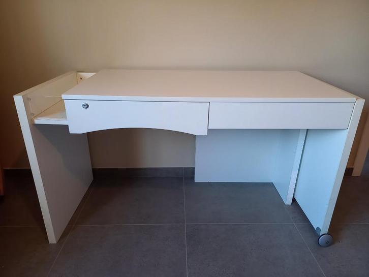 Witte bureau met lade en uitschuifbaar deel, Huis en Inrichting, Bureaus, Zo goed als nieuw, Bureau, Ophalen
