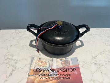 Nieuwe Staub La Cocotte 12 cm mat zwart beschikbaar voor biedingen