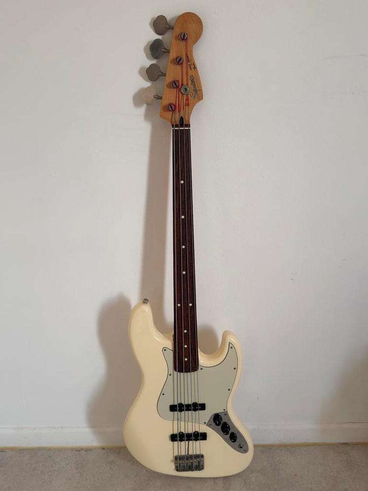 Basgitaar Squier Fretless (Made in Japan, 1989) + extra neck, Muziek en Instrumenten, Snaarinstrumenten | Gitaren | Bas, Zo goed als nieuw