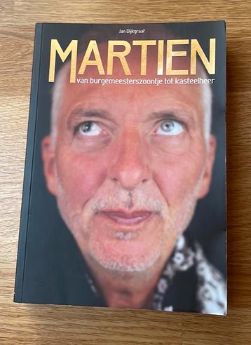 Martien van burgemeesterszoontje tot kasteelheer beschikbaar voor biedingen