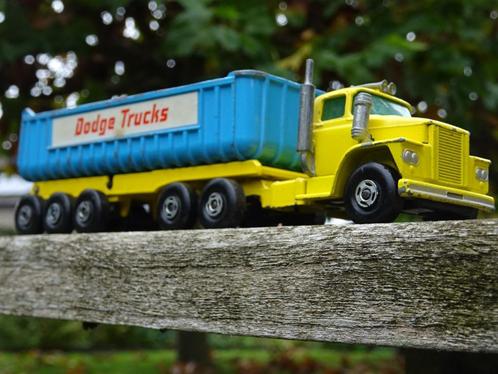 Dodge trekker met oplegger - Matchbox SuperKings, Hobby en Vrije tijd, Modelauto's | Overige schalen, Gebruikt, Bus of Vrachtwagen