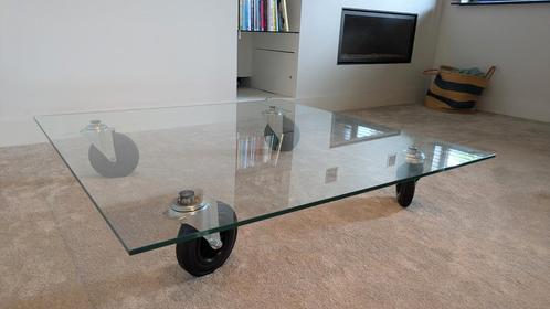 Design salontafel in glas met industriële wielen – geïnspire, Huis en Inrichting, Tafels | Salontafels, Glas, Ophalen