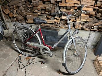 Dames fiets beschikbaar voor biedingen