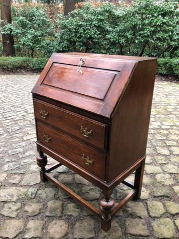 antiek secretaire beschikbaar voor biedingen