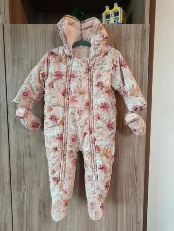 Winterpakje roze met bloemen 6-9 maanden met wanten beschikbaar voor biedingen