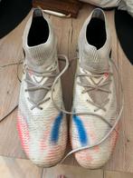 voetbalschoenen puma wit blauw oranje 46 2 maand gedragen, Enlèvement ou Envoi, Comme neuf, Chaussures