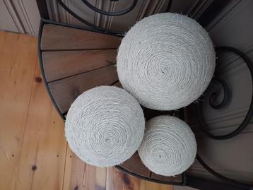Bollen van touw beschikbaar voor biedingen