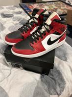 Jordan 1 mid Chicago black toe, Nieuw, Ophalen