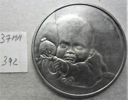 Token Jaar van het Kind 37mm België - Mo Institute Tokens, Postzegels en Munten, Penningen en Medailles, Overige materialen, Ophalen of Verzenden