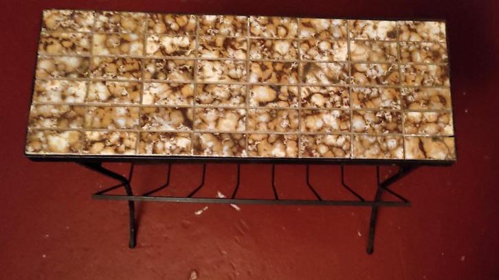 Porte-journaux vintage carrelage + fer forgé ( '60 ou '70), Antiquités & Art, Antiquités | Meubles | Tables, Enlèvement