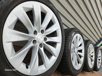 19 inch originele Tesla S model  Velgen pirelli Winterbanden beschikbaar voor biedingen