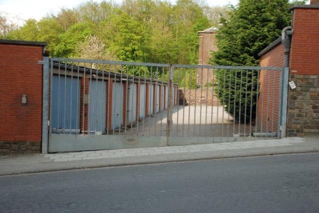 Garage à louer pour voiture ou garde meuble, Immo, Garages en Parkeerplaatsen, Charleroi