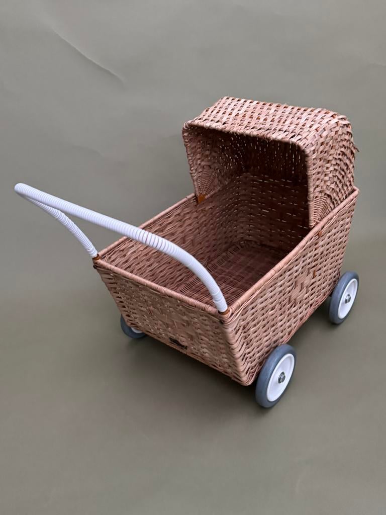 Rotan poppenwagen merk Olli Ella, Enfants & Bébés, Jouets | Poupées, Comme neuf, Enlèvement