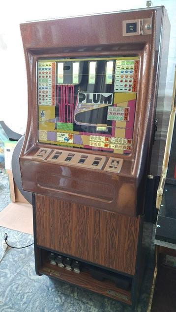 Antieke gokautomaat SUPER PLUM 1976 beschikbaar voor biedingen
