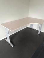 Mooie grote bureau, Ophalen, In hoogte verstelbaar, Zo goed als nieuw, Bureau