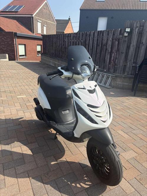 Piaggio zip 2T a klasse, Fietsen en Brommers, Scooters | Piaggio, Zo goed als nieuw, Zip, Ophalen