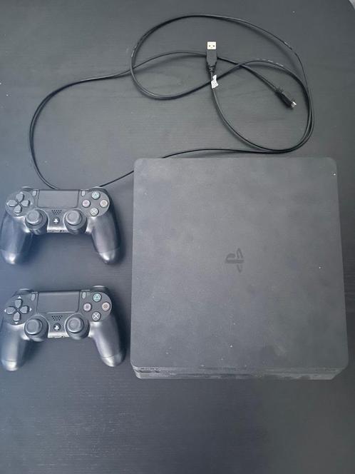 PlayStation 4 (bijna nieuw) + 2 controllers & oplaadkabel, Games en Spelcomputers, Spelcomputers | Sony PlayStation 4, Zo goed als nieuw