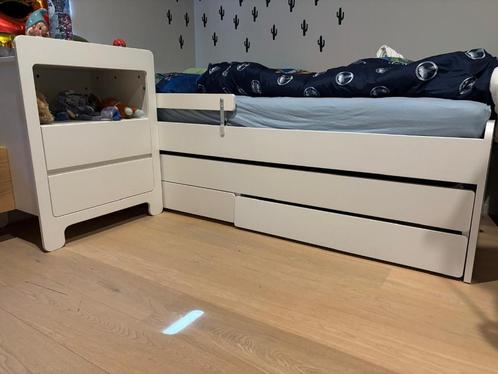 Eenpersoonsbed Quax met uitschuifbed en nachtkastje, Kinderen en Baby's, Kinderkamer | Bedden, Zo goed als nieuw, 180 cm of meer