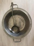 Antieke tinnen kookpan met soeplepel, Ophalen