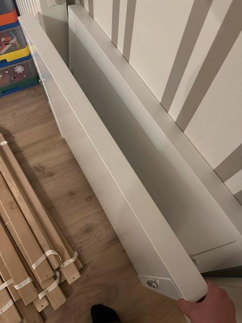 Wittr houten bed met vangrails, Huis en Inrichting, Slaapkamer | Bedden, Zo goed als nieuw, Eenpersoons, 90 cm, 200 cm, Hout, Wit