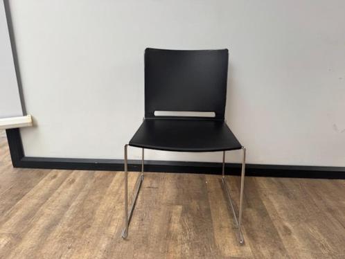 Stapelbare stoel Pep Markant, Huis en Inrichting, Zetels | Voetbanken en poefs, Zo goed als nieuw, Minder dan 50 cm, 50 tot 75 cm