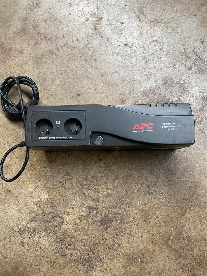 Onduleur APC 325 VA, Informatique & Logiciels, Alimentations de secours (UPS), Comme neuf, Enlèvement ou Envoi