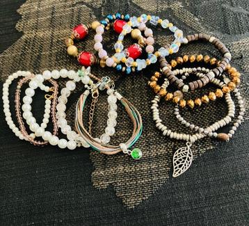 Lot/ verzameling van 12 mooie armbandjes beschikbaar voor biedingen