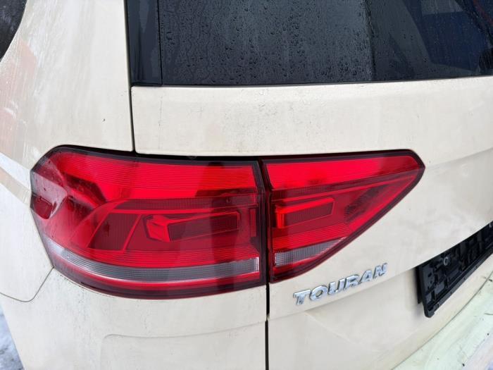 Feu arrière gauche d'un Volkswagen Touran, Autos : Pièces & Accessoires, Éclairage, Volkswagen, Utilisé, 3 mois de garantie, Enlèvement ou Envoi