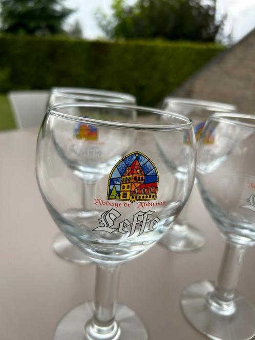 Bierglazen Westmalle & Leffe., Maison & Meubles, Cuisine | Vaisselle, Neuf, Verre ou Verres, Autres styles, Verre, Enlèvement ou Envoi