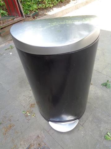 Halfronde Simplehuman pedaalemmer 50 l beschikbaar voor biedingen
