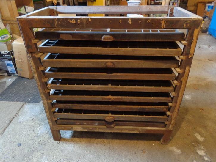 2 meubles d'imprimerie avec chacun 9 casiers, Maison & Meubles, Armoires | Casiers, Enlèvement