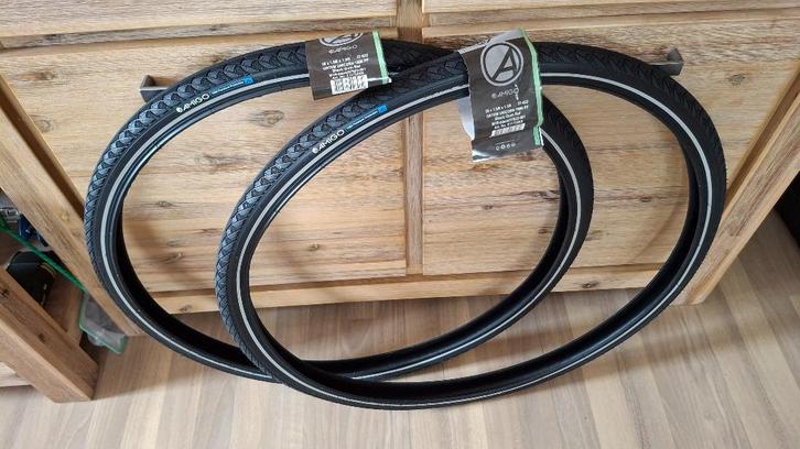 NIEUWE 28” fiets buitenband met extra anti-leklaag = €18/2st, Fietsen en Brommers, Fietsonderdelen, Nieuw, Band, Ophalen of Verzenden