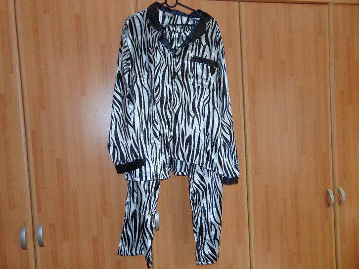 Pyjama satijn look maat M nieuw, Kleding | Dames, Pyjama's, Nieuw, Maat 38/40 (M), Ophalen of Verzenden