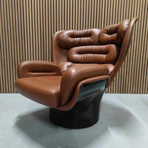 Longhi Elda chair - Fiberglass shell / Miami 42010 leather, Antiek en Kunst, Antiek | Meubels | Stoelen en Sofa's, Ophalen of Verzenden