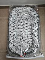Babynestje Done By Deer - Happy dots/grijs, Kinderen en Baby's, Ophalen, Zo goed als nieuw
