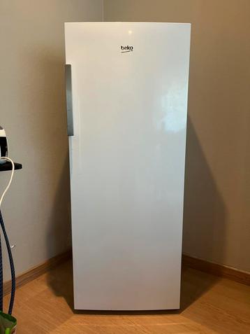 Diepvriezer Beko, Elektronische apparatuur, Zo goed als nieuw, 140 tot 160 cm, Ophalen, Vrieskast