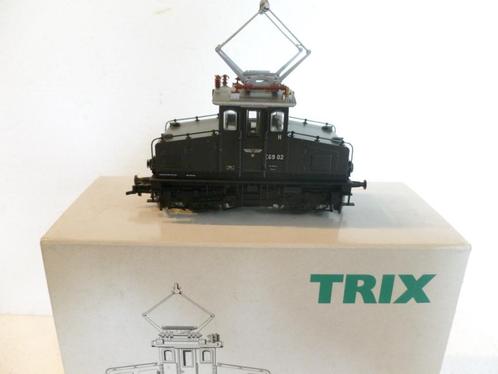 TRAINS HO, Hobby en Vrije tijd, Modeltreinen | H0, Zo goed als nieuw, Locomotief, Gelijkstroom, Trix, Ophalen of Verzenden