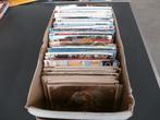 Boîte contenant + ou- 700 cartes postales, Enlèvement ou Envoi