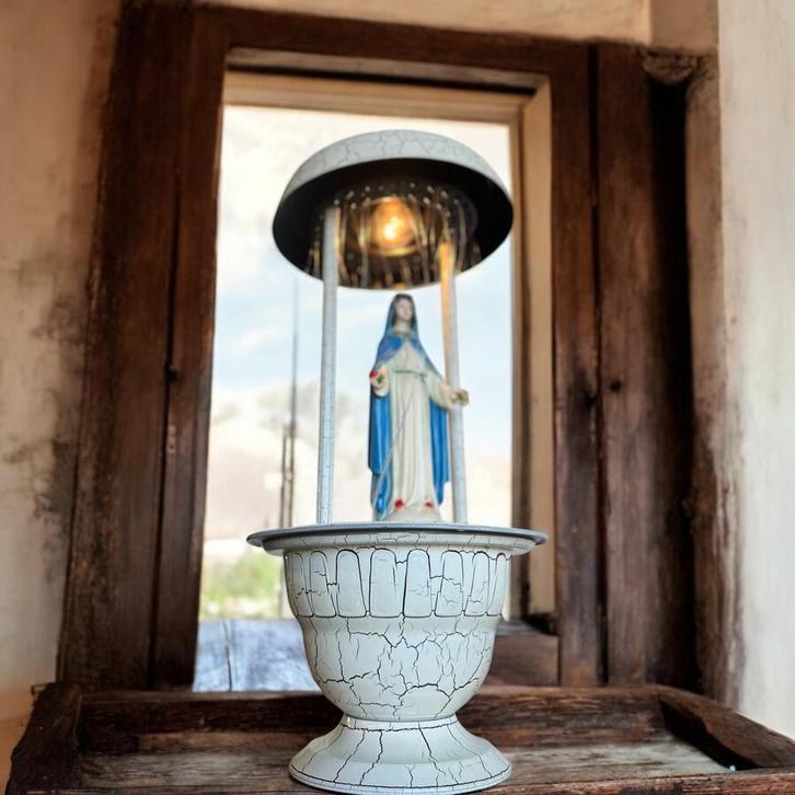 Vintage Mariabeeld  met werkend water / olie mechanisme, Antiek en Kunst, Antiek | Religieuze voorwerpen, Ophalen of Verzenden