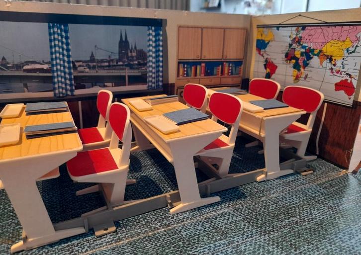 Modella poppenschool, Verzamelen, Poppenhuizen en Toebehoren, Gebruikt, Ophalen