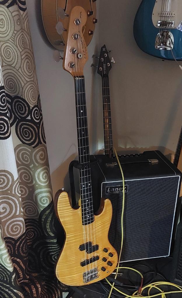 Basgitaren: ESP/Vox Humana PJ - Squier Rascal - Aria Pro ll, Muziek en Instrumenten, Snaarinstrumenten | Gitaren | Bas, Gebruikt