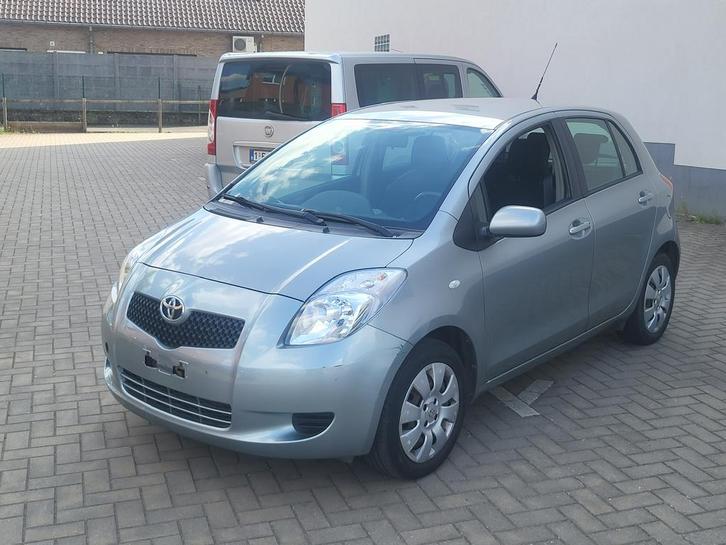 Toyota yaris 1.0 benzine euro 4 145.000km, Auto's, Toyota, Bedrijf, Yaris, Benzine, Euro 4, Handgeschakeld, Ophalen