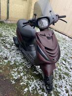 A klasse brommer piagio zip 4takkt, Fietsen en Brommers, Scooters | Piaggio, Ophalen, Zo goed als nieuw, Zip