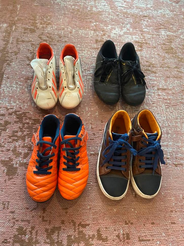 Jongensschoenen voetbalschoenen maat 32, Kinderen en Baby's, Babykleding | Schoentjes en Sokjes, Zo goed als nieuw, Ophalen