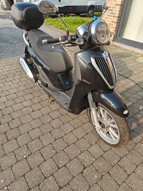 Scooter Piaggio 300ie cruiser et  syn 125, Fietsen en Brommers, Snorfietsen en Snorscooters, Zo goed als nieuw, Piaggio, Ophalen of Verzenden